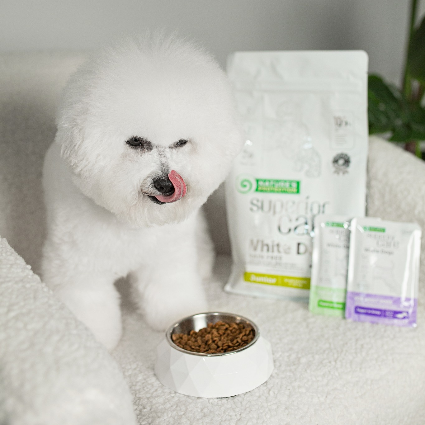 Croquettes pour chien blanc Nature's Protection